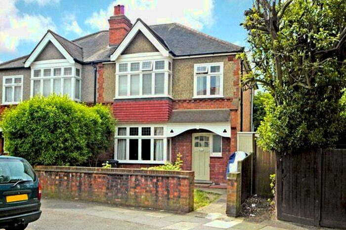 3 Bedroom Semi-Detached House To Rent In Grayham Crescent, New Malden, Surrey, KT3