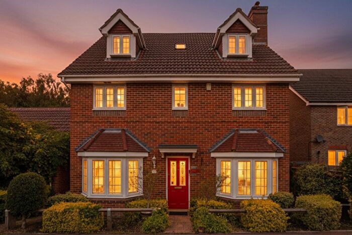 5 Bedroom Detached House To Rent In Kingsley Square, Fleet, GU51