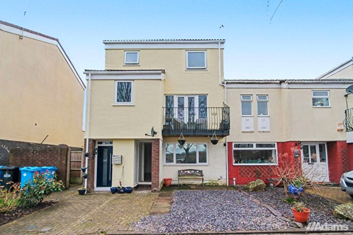 2 Bedroom Flat To Rent In Marina Village, Preston Brook, Runcorn, WA7