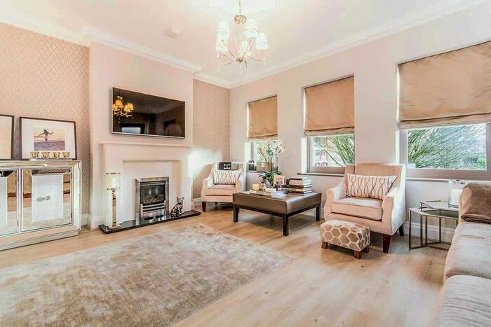 4 Bedroom Semi-Detached House To Rent In Lynton Lane, Alderley Edge SK9