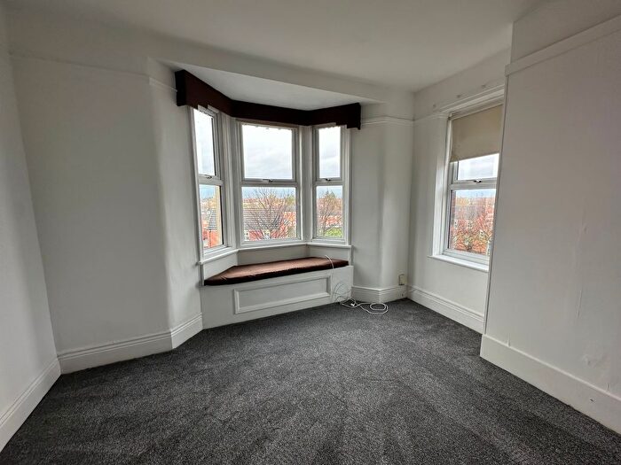 3 Bedroom Flat To Rent In Sunderland Road, Gateshead, NE8