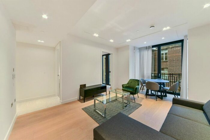 1 Bedroom Flat To Rent In Lincoln Square, Portugal Street, Holborn, WC2A