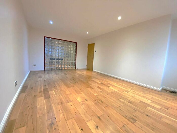2 Bedroom Flat To Rent In Bluepoint Court, Harrow, HA1