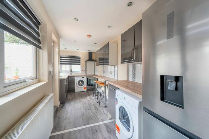 4 Bedroom Property To Rent In St Andrews Road, East Acton, London, W3