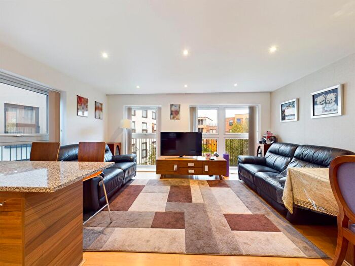 3 Bedroom Flat To Rent In Unwin Way, Stanmore, HA7