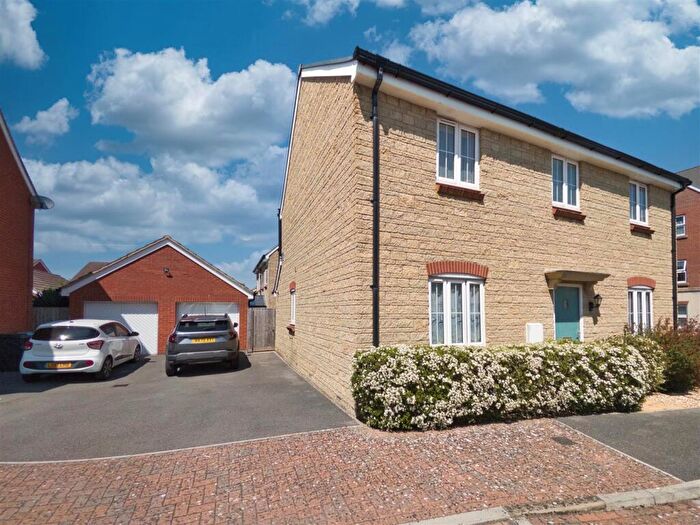 4 Bedroom Detached House For Sale In Pippit Place, Melksham, SN12