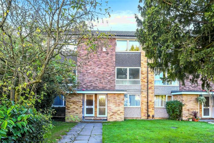 2 Bedroom Maisonette To Rent In Lima Court, Bath Road, Reading, Berkshire, RG1