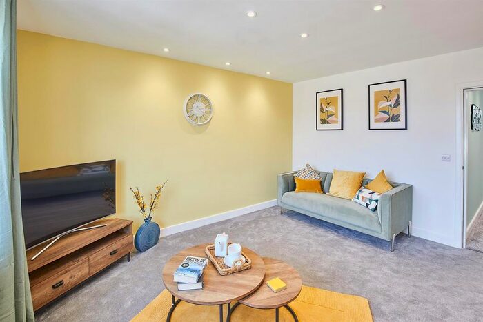 2 Bedroom Flat To Rent In Morgan's Rest, Morgan Street, Scarborough, YO12