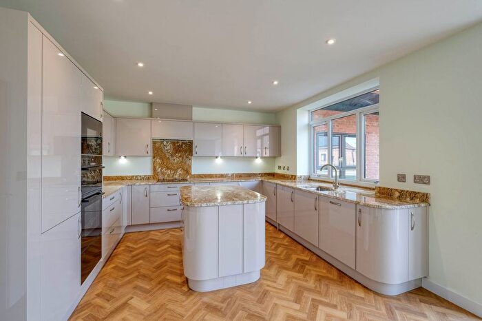 2 Bedroom Flat For Sale In Droitwich Road, Bradley Green, B96