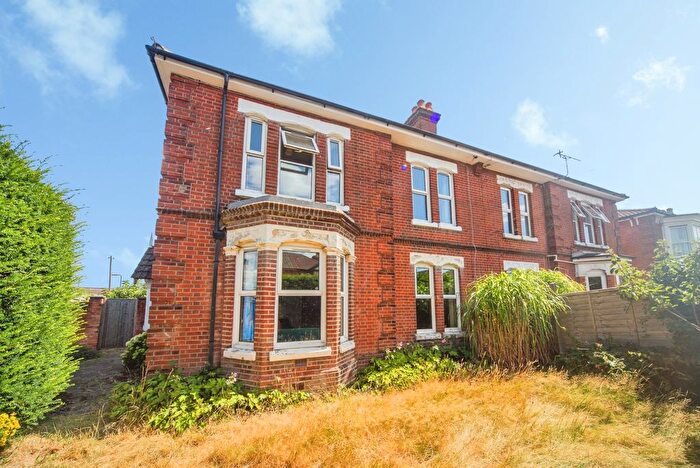 5 Bedroom Semi-Detached House For Sale In Foundry Lane, Shirley, Southampton, Hampshire, SO15