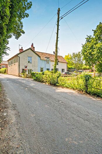 3 Bedroom Semi-Detached House For Sale In Pin Mill Road, Ipswich, IP9