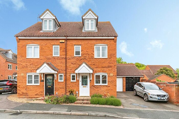 3 Bedroom Semi-Detached House For Sale In Dairy Way, Irthlingborough, Wellingborough, NN9