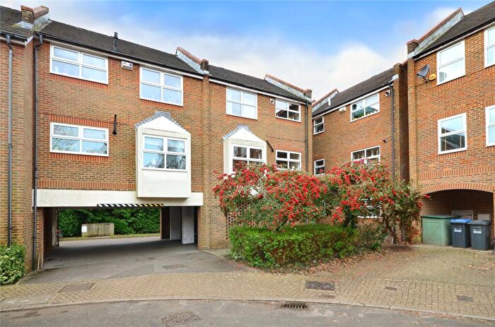 1 Bedroom Apartment For Sale In Manning Close, East Grinstead, West Sussex, RH19