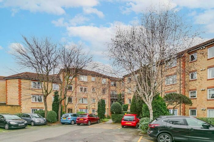 1 Bedroom Flat To Rent In Fishers Lane, Central Chiswick W4