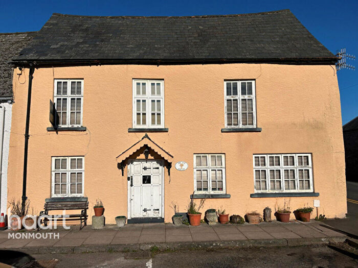 4 Bedroom End Of Terrace House For Sale In Twyn Square, Usk, NP15
