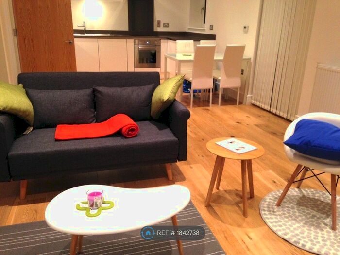 2 Bedroom Flat To Rent In Sovereign Tower, London, E16