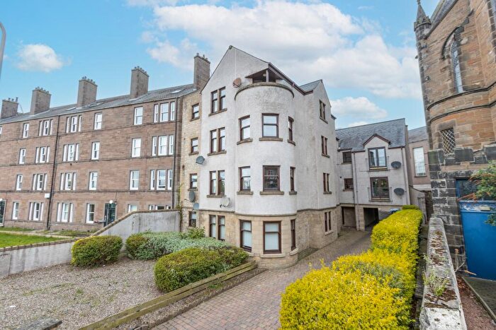 3 Bedroom Flat To Rent In Roseangle Court, Dundee, DD1