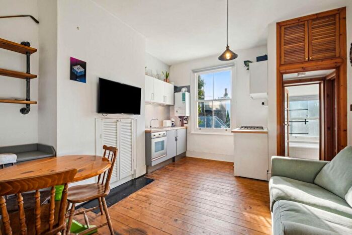 1 Bedroom Flat For Sale In Marjorie Grove, Battersea, SW11