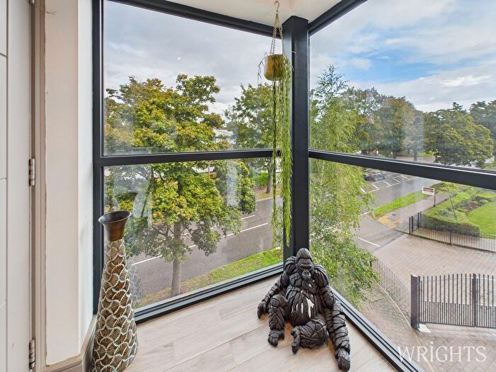 2 Bedroom Flat For Sale In Groom Place, Welwyn Garden City, AL7