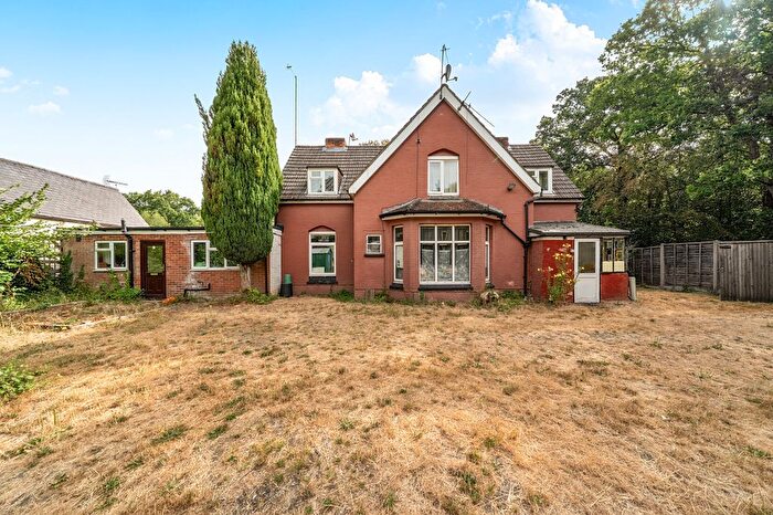 4 Bedroom Semi-Detached House For Sale In Pirbright Road, Normandy, Guildford, GU3