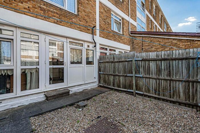 3 Bedroom Flat For Sale In Flaxman Road, London, SE5