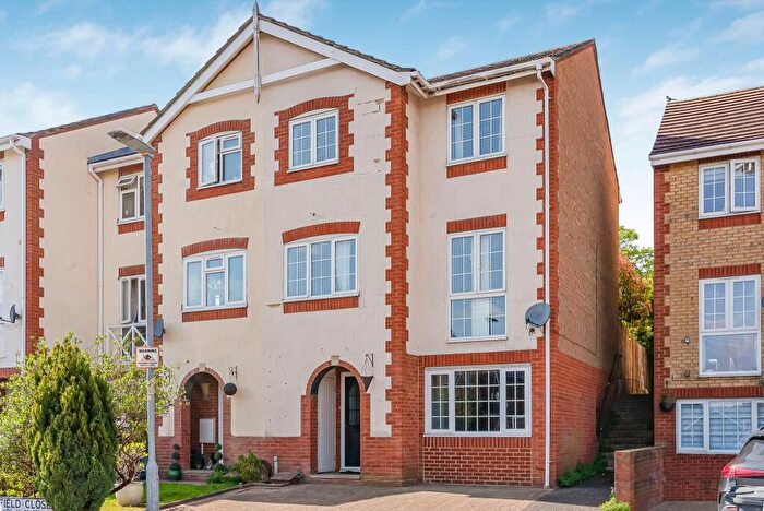 4 Bedroom Semi-Detached House For Sale In Oakfield Close, Potters Bar, EN6