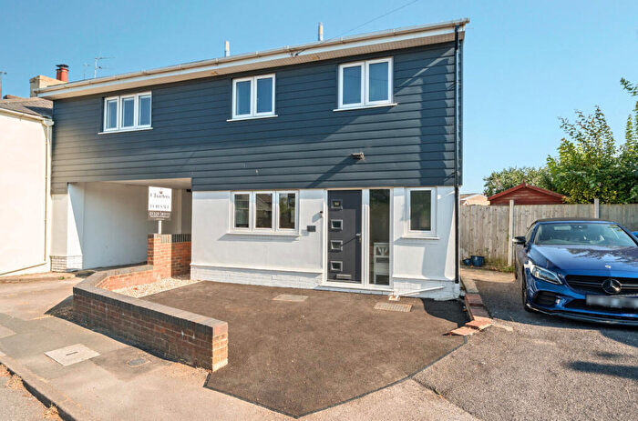 4 Bedroom Link Detached House For Sale In Mill Road, Fareham, Hampshire, PO16