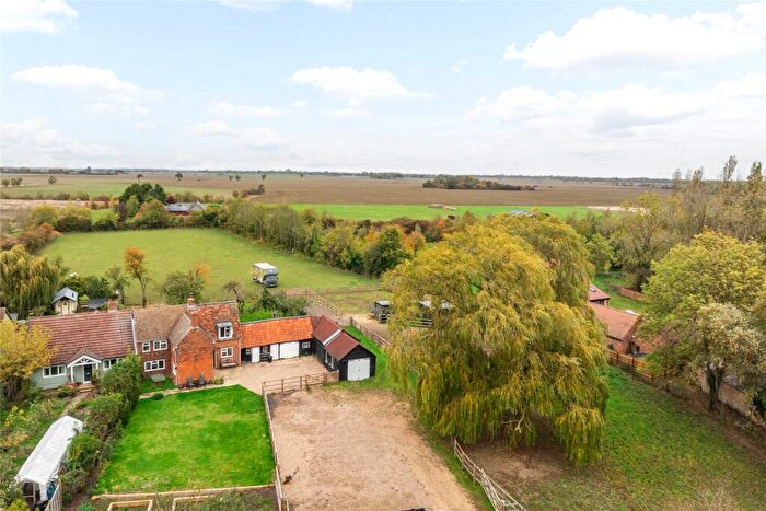 3 Bedroom Equestrian Facility For Sale In Cross End, Thurleigh, Bedfordshire, MK44
