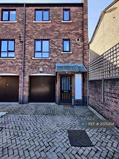 3 Bedroom End Of Terrace House To Rent In Prospect Place, London, E1W