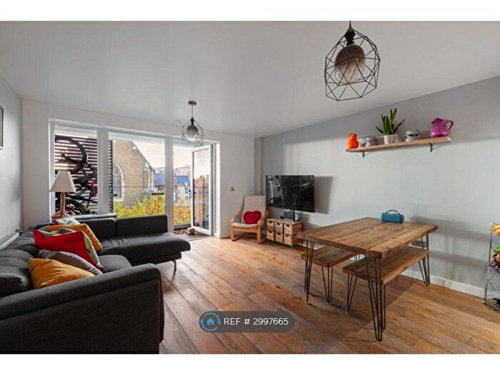 2 Bedroom Flat To Rent In Pelton Road, London, Uk, SE10