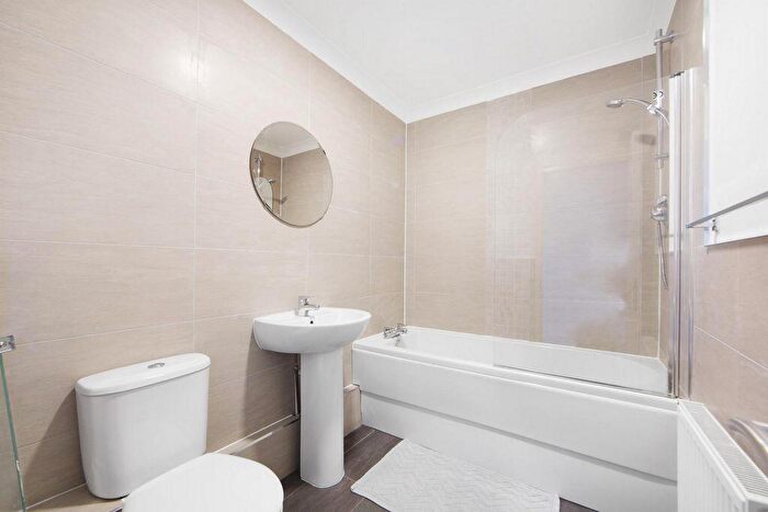 4 Bedroom House To Rent In Hellings Street, Wapping, E1W