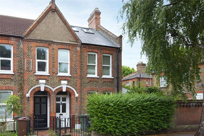 1 Bedroom Flat To Rent In Courtenay Road, Walthamstow, London, E17