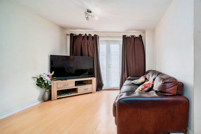 2 Bedroom Apartment For Sale In Winnipeg Way, Broxbourne, EN10