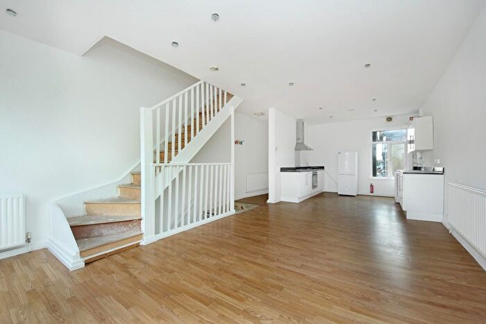 2 Bedroom Flat To Rent In Northfield Avenue, W13