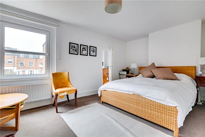 2 Bedroom House To Rent In Chatham Road, London, SW11