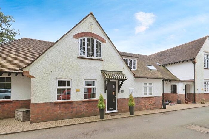 2 Bedroom Flat For Sale In Farley Lane, Romsley, Halesowen, B62