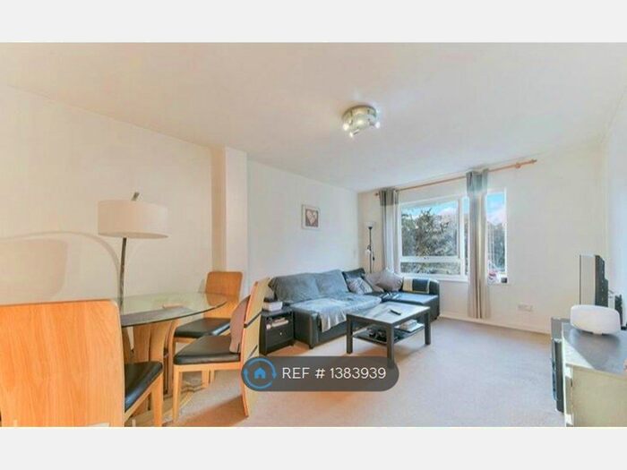 1 Bedroom Flat To Rent In Pines Court, London, SW19