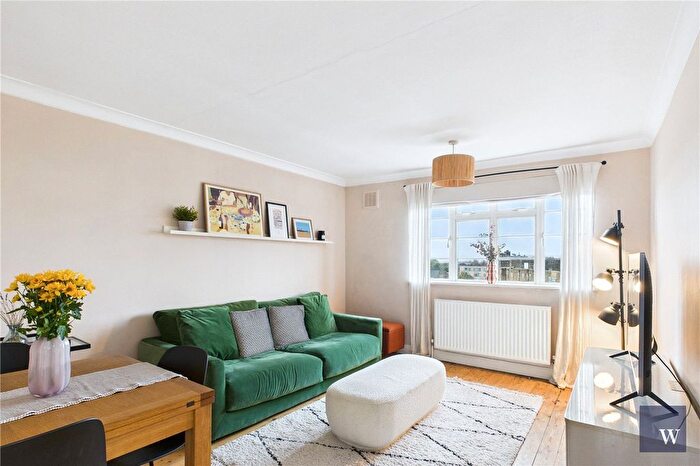 1 Bedroom Flat For Sale In The High, Streatham High Road, London, SW16