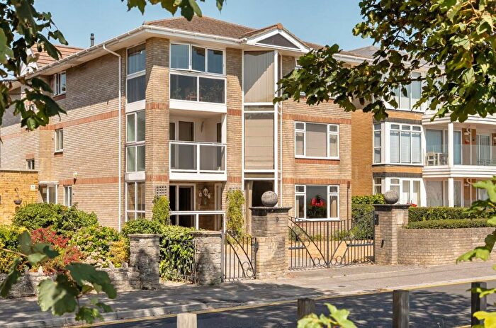 3 Bedroom Flat For Sale In Cliff Drive, Canford Cliffs, BH13