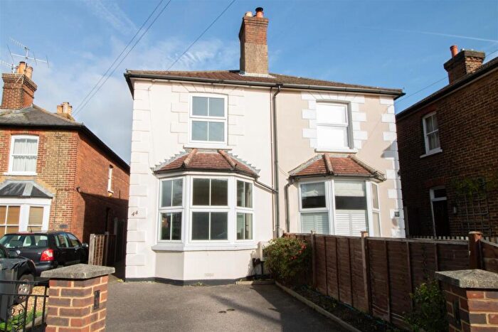 2 Bedroom Semi Detached House To Rent In Josephs Road, Guildford, GU1