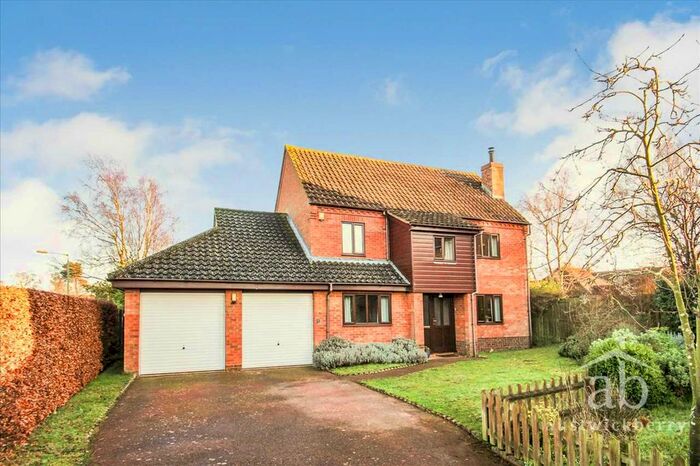 3 Bedroom Detached House For Sale In Denham Court, Martlesham Heath, Ipswich IP5