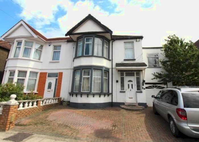 5 Bedroom Semi-Detached House To Rent In Goodmayes Lane, Ilford, IG3