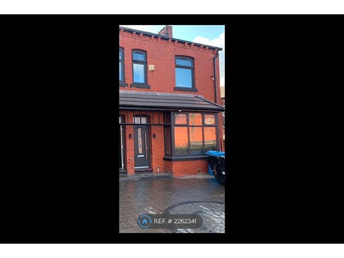 3 Bedroom End Of Terrace House To Rent In Hereford Street, Oldham, OL9