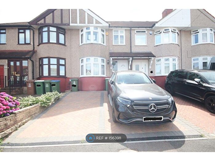 3 Bedroom Terraced House To Rent In Holmsdale Grove, Bexleyheath, DA7
