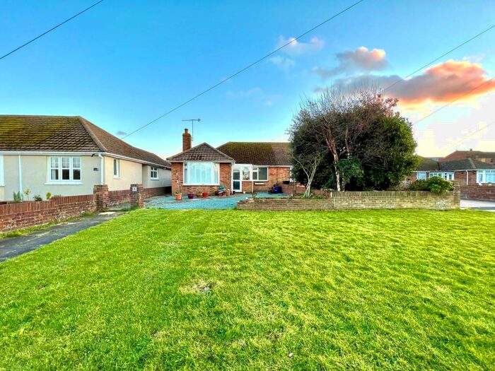 3 Bedroom Bungalow To Rent In Meadow Close, Worthing, BN11