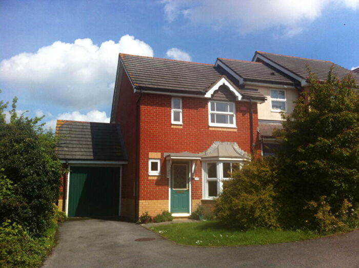 2 Bedroom Semi Detached House To Rent In Bluebell Way, Thatcham, RG18