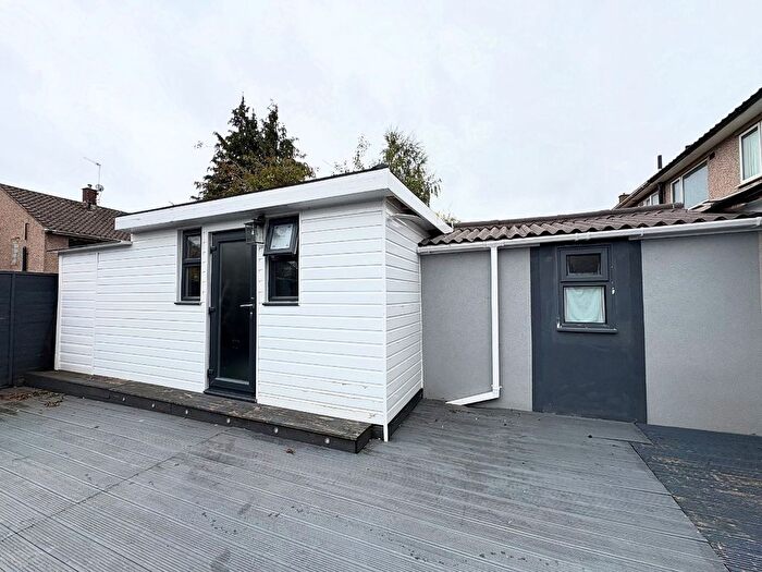 1 Bedroom Studio To Rent In Beadlow Road, Luton, Bedfordshire, LU4