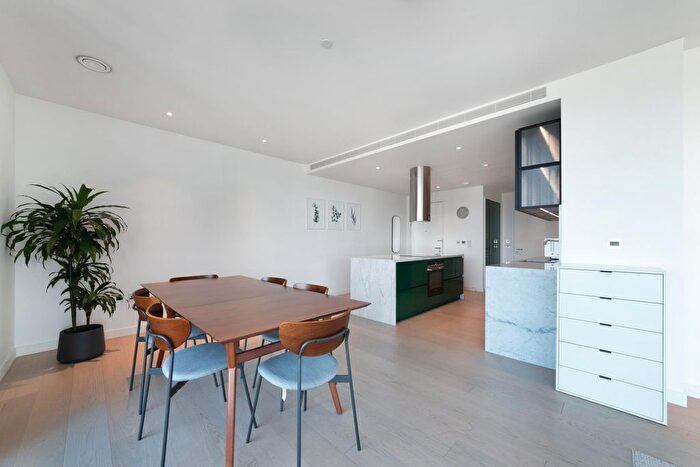 2 Bedroom Flat For Sale In Bagshaw Building, Wardian, E14