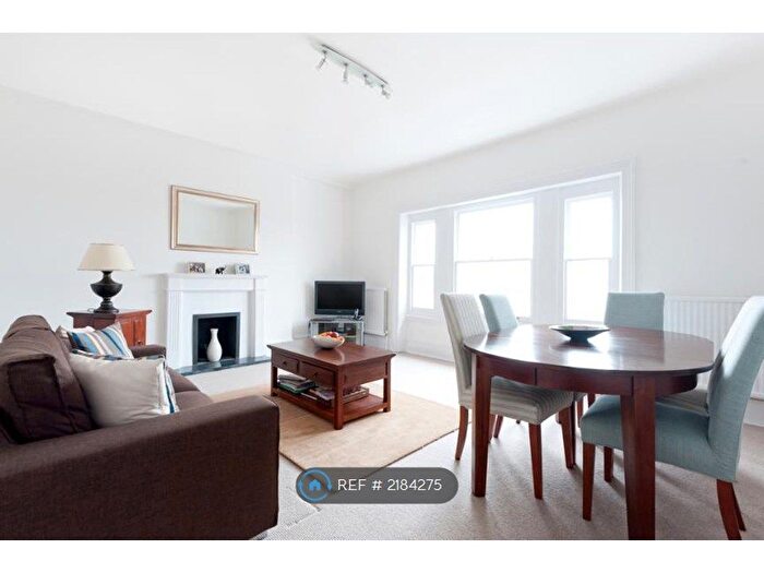 2 Bedroom Flat To Rent In Avenue Elmers, Surbiton, KT6