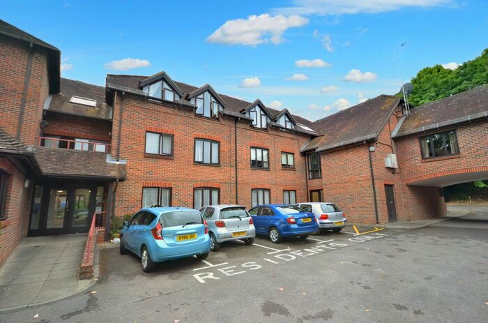 1 Bedroom Flat To Rent In Abbey Street, Farnham, GU9
